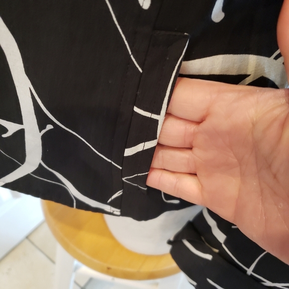 Neiman Marcus Abstract Black and White Blazer - Picture 5 of 9